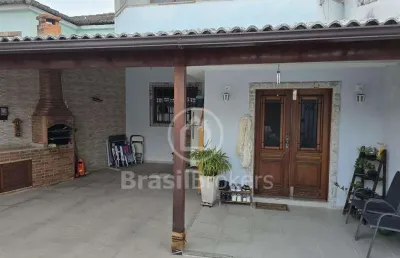 Casa duplex geminada em condomínio com 2 dormitórios 2 suítes
