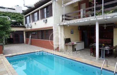 Casa à venda com 588,00m² e 5 quartos em freguesia (jacarepaguá), rio de janeiro - rj