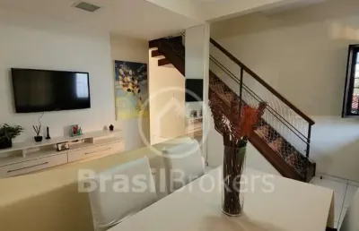 Linda casa duplex c/ quintal, banh.soc + lavabo  e 2 vagas cobertas