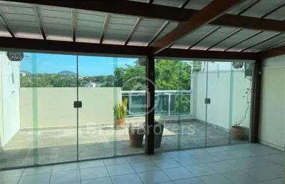 Ótima casa em condomínio fechado à venda com 220,00m² e 3 quartos em tanque, rio de janeiro - rj