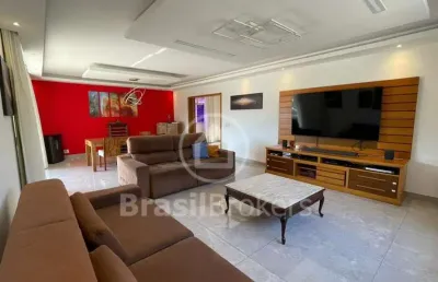 Apartamento 4 dormitório com dependência de empregada completa