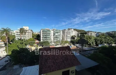 Ótimo apartamento aconchegante e completo na freguesia na rua mais procurada e valorizada do bairro em condomínio fechado.