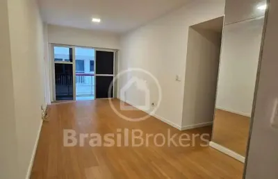 Apartamento de 81m² com 2 quartos, sendo 1 suíte, na praça seca