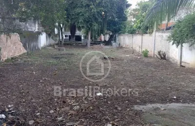 Terreno, linear, na taquara com 12 metros de frente e 68,20 metros de lado e um total de 818 metros quadrado, próximo ao prezunic na praça jauru.