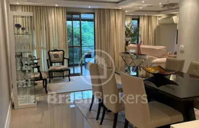 Excelente apartamento todo decorado com acabamento qualificado 04 quartos em condomínio fechado.