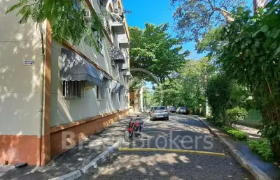 Encontre seu lar ideal neste impecável apartamento de 2 quartos na freguesia!
