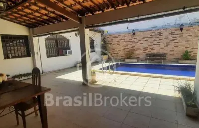 Casa à venda com 238,00m² e 3 quartos em pitangueiras, rio de janeiro - rj