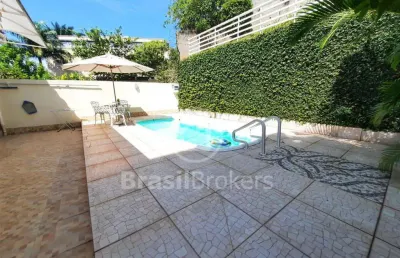 Excelente casa de 03 quartos, área de lazer completa, com vista espetacular e 227,00²  de área construída na praia da  bandeira!