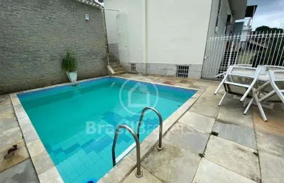 Casa à venda com 391,00m² e 5 quartos pertinho do ilha plaza shopping, rio de janeiro - rj
