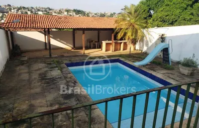Casa triples de 4 quartos, churrasqueira e piscina com 325,00 m² de área útil no jardim guanabara