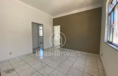 Ótimo  apartamento de 2 quartos ao lado do comercio e condução