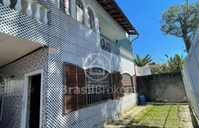 Casa de 4 quartos e 4 suítes em frente ao corredor esportivo