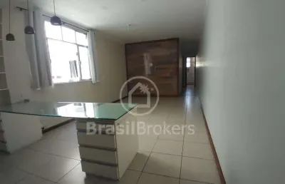 Apartamento de 2 quartos com dependência revertida em escritório com suíte em prédio com elevador na freguesia, ilha do governador!