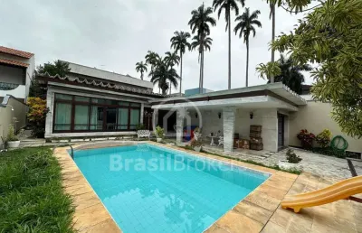 *charmosa casa ideal para duas famílias em excelente localização*