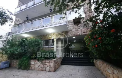Excelente apartamento reformado de 2 quartos com 1 suíte no moneró!