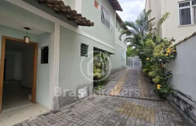 Casa de condomínio com 3 quartos sendo 1 suíte e 110m² - jardim guanabara - rj