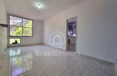 Apartamento de 1 quarto junto a todo comércio e condução do bairro
