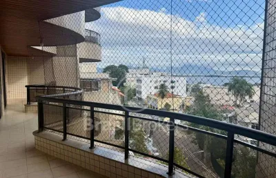 Amplo e moderno apartamento com varandão e vista mar