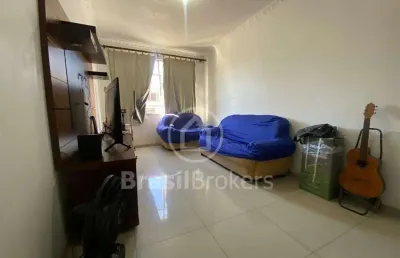 Apartamento claro e arejado 2 quartos com dependência