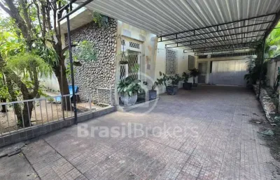 Casa com 5 quartos (2 suítes) academia, piscina com 360m² no moneró - rj