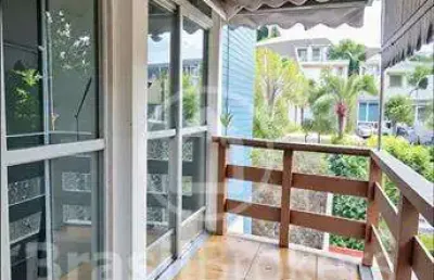 Amplo apartamento com varanda e elevador - localização privilegiada!