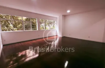 Apartamento de 4 quartos com uma suíte , a venda em copacabana
