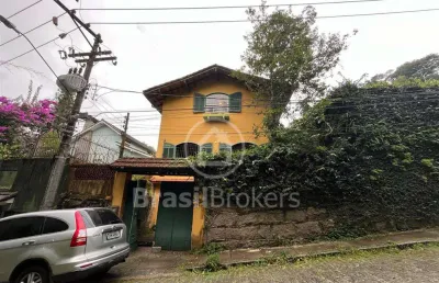 Casa charmosa e aconchegante, em rua nobre, no centro de petrópolis !