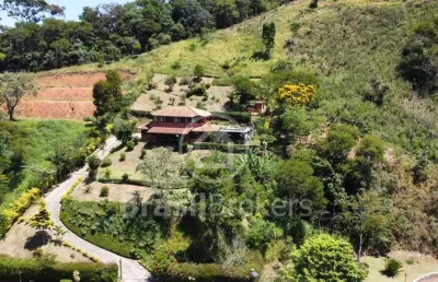 Casa em condomínio fechado com 3 quartos à venda na Rua Djanira, Samambaia, Petrópolis