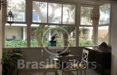 Apartamento na sambaiba, em local bucólico no leblon