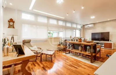 Apartamento reformado na 1ª quadra da praia do leblon
