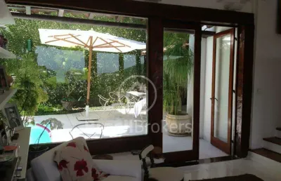 Aconchegante casa em são conrado! condomínio com segurança total!