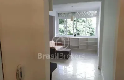 Charmoso apartamento à venda na rua rainha guilhermina, leblon, com vaga, sem elevadores..