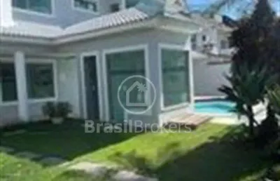 Mansão com 600m2 área construída, 6 quartos sendo 4 suites , hidromassagem , em recreio dos bandeirantes.