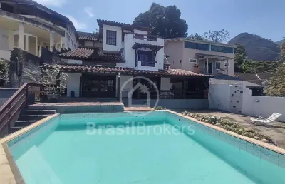 Casa condomínio 4 quartos com piscina e quintal, luxo.