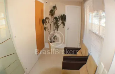 Sala comercial - 3 salas juntas mobilhada próxima ao mar e estacionamento pra clientes