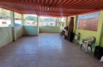 Belissima casa de 2 quartos com boa localização e aceita financiamento!