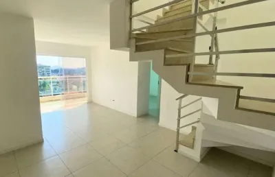 Cobertura espetacular de 2 quartos com suíte em localização privilegiada