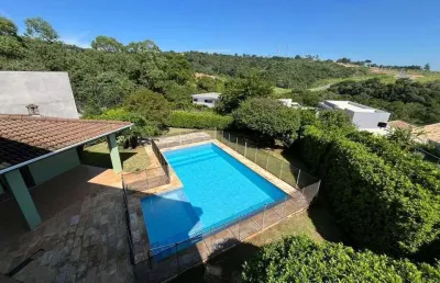 Casa de 360 m2 mobiliada c/ 4 suítes + piscina no residencial dos lagos