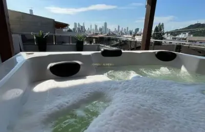 Casa no jd. das nações poucos metros da praia central de bc