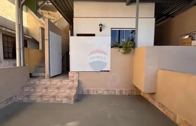 Casa em benfica de 1 quarto, totalmente mobiliada, quintal, terraço e vaga!