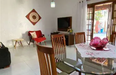 Excelente casa com 5 dormitórios, edícula e piscina no bairro canto do forte em praia grande!