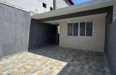 Excelente casa geminada com 2 dormitórios no bairro boqueirão em praia grande!