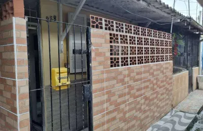 Excelente casa tipo bangalô com parcelamento facilitado na seguinte conformidade: entrada r$ 35.000,00 e 24 parcelas de r$ 1.458,33 corrigidas pelo índice da caderneta de poupança + 0,5% ao mês de for