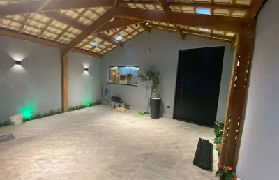 Excelente casa reformada de 03 dormitórios, sendo 01 suíte, 02 vagas de garagem e piscina aquecida. o imóvel está localizado no jardim imperador, bairro que tem recebido muita valorização através de r