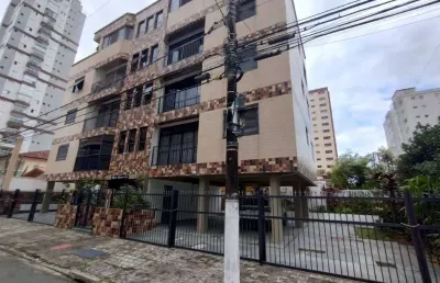 Excelente cobertura de 03 dormitórios, sendo 01 suíte, 02 vagas de garagem, solarium com vista livre para o mar. o imóvel está localizado na vila caiçara, bairro que vem recebendo e cada vez mais inve