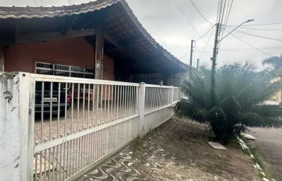 Excelente casa isolada com 03 dormitórios, sendo 01 suíte, 02 banheiros sociais, 04 vagas de garagem, 01 edícula assobradada.  o imóvel está localizado solemar, bairro que vem se valorizando através d