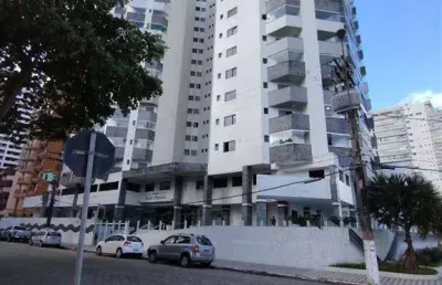 Excelente corbetura com vista livre para o mar, piscina privativa, elevador privativo e 02 vagas de garagem demarcadas. o imóvel está localizado no campo da aviação, bairro que recebeu muitas melhoria