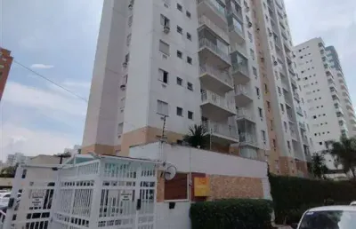 Excelente apartamento amplo e arejado com 02 dormitórios, sendo 01 suíte, sacada envidraçada.  o imóvel está localizado na cidade ocian, bairro mais tradicional de praia grande, que se destaca pelo co