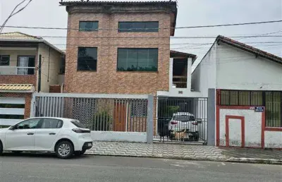 Excelente casa à venda dividida na seguinte conformidade: andar superior: 03 dormitórios, sendo 01 suíte, andar inferior 02 dormitórios, sendo 01 suíte, o imóvel está localizado na vila caiçara, bairr