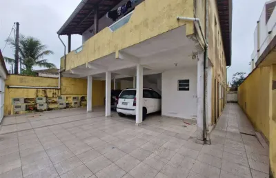 Excelente casa de condomínio sobreposta alta  com 01dormitório e pagamento facitilitado.